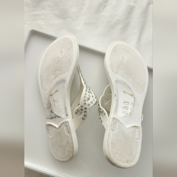 Le Chateau Flat Jelly Sandals - Picture 6 of 7